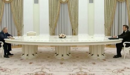 Раскрыт секрет популярности феномена длинного стола Путина