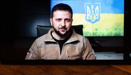 После обстрела Донецка Зеленский выступил с заявлением. Русские перевели: &laquo;Объявляет террор&raquo;