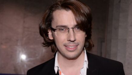 &laquo;Девственность потерял&raquo;: игривый Михалков принудил юркого Галкина пощупать бодрый сучок