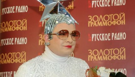 «Гнать москалей с Украины»: Сердючка устроила концерт в метро