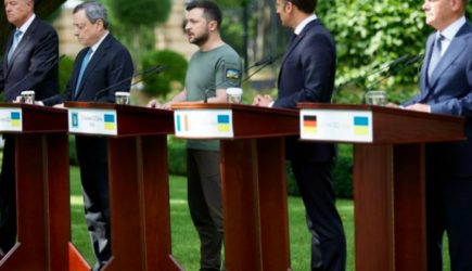 Шольц назвал условие для снятия санкций с России