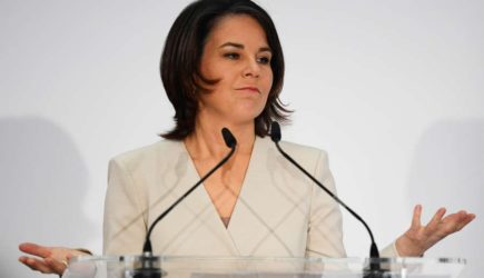 Бербок: мы работаем вместе против циничной зерновой войны России