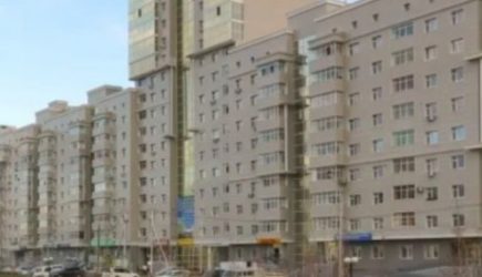 Упавшего с 12-го этажа в Якутске мальчика поймал прохожий (видео)