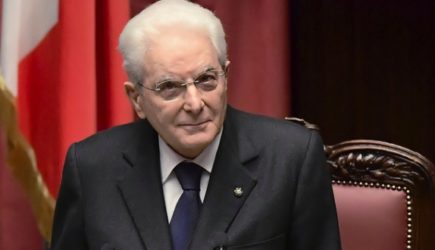 Президент Италии не принял отставку премьера