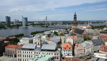 Секретное заседание в Латвии. Министров призвали прервать отпуска