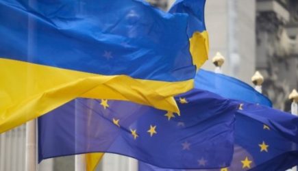 Украина больше неинтересна: В Чехии начали снимать украинские флаги