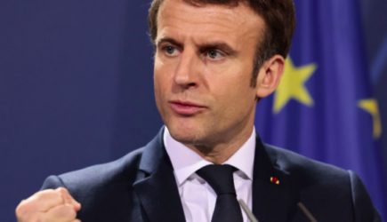 Макрон обвинил Россию в&nbsp;развязывании &laquo;мировой гибридной войны&raquo;