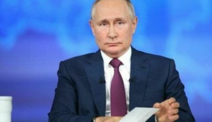Путин поручил за 5 лет привести в порядок дороги