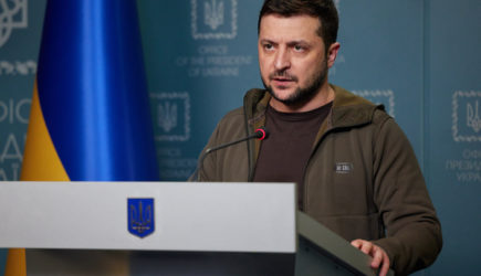 Генерал против Зеленского: Названо имя сменщика президента Украины