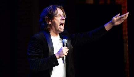 «Невероятная энергия»: Галкин нарядился в цвета украинского флага