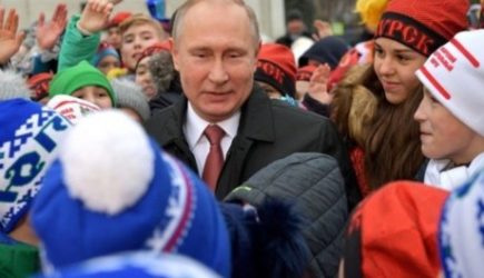 Ребенок ошарашил Путина репликой на Кремлевской елке