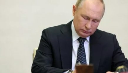 Путин подписал закон о переносе на год полной компенсации советских вкладов