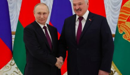 Путин и Лукашенко проводят переговоры в Русском музее Петербурга