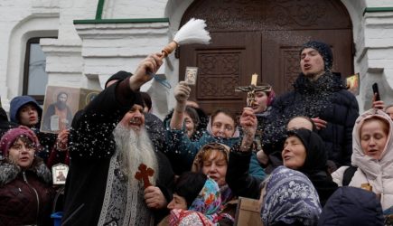 Стало известно о драке у стен Киево-Печерской лавры