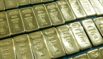 У россиян &#171;под матрасами&#187; обнаружили золота на 3 трлн рублей