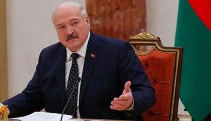 Лукашенко пригрозил отправить правительство в отставку