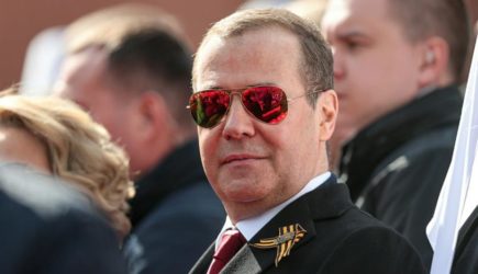 Стало известно о тайном отъезде Медведева из России