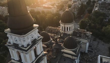 В Одессе после взрывов поврежден Спасо-Преображенский собор