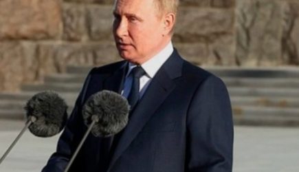 Путин подписал закон о запрете смены пола