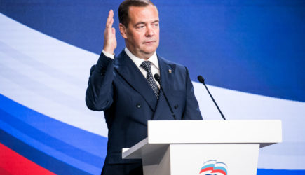 Медведев призвал врагов молиться на российских войнов