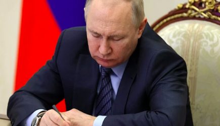 Путин подписал закон о налогах для уехавших россиян