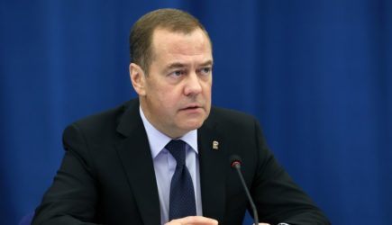 Медведев: против России практически в открытую воюет вся система НАТО