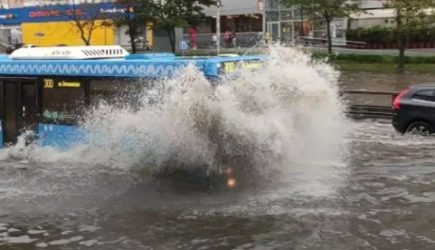 Смоленск ушел под воду после сильного ливня