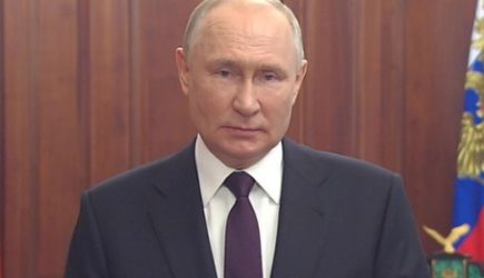 Путин: никто не закрывал уехавшим из России дорогу назад