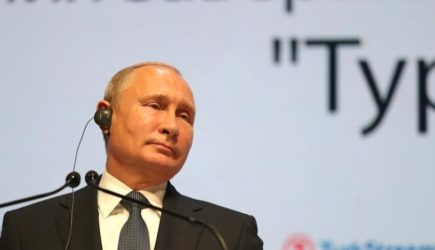 Жители Латвии поддержали политику Путина