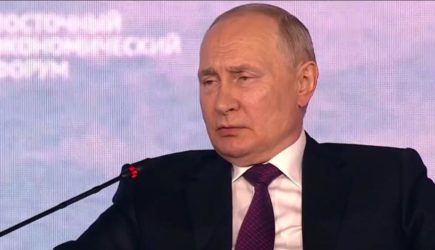 Путин двумя словами обозвал покинувшего Россию Чубайса