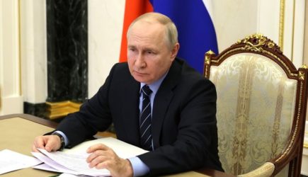 «Меры приняты, а цены растут»: Путин потребовал остановить подорожание топлива на заправках