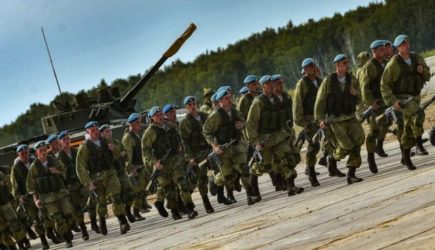 Российская армия переходит в наступление по всей линии фронта