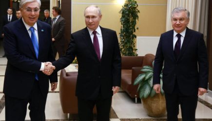 Путин «сообразил на троих» в свой день рождения