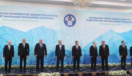 Лукашенко прокомментировал случай на ступеньках на саммите СНГ