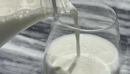Никогда не грейте молоко в микроволновке, и вот почему: ответ вас шокирует