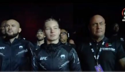 Россиянка на турнире UFC вышла на бой с американкой под песню Shaman «Я русский»