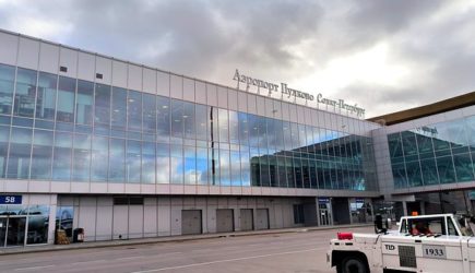 Мужчина вышел на полосу российского аэропорта и сорвал посадки двух самолетов