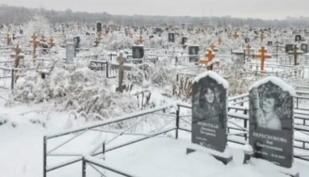 Оказывается, вот сколько зарабатывают могильщики на российском кладбище