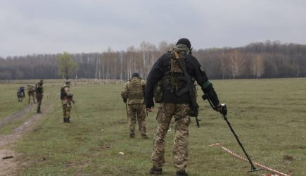 Разведчик рассказал об отправке саперов на фронт под предлогом разминирования