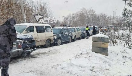 Массовая авария на 15 автомобилей произошла в Новосибирске