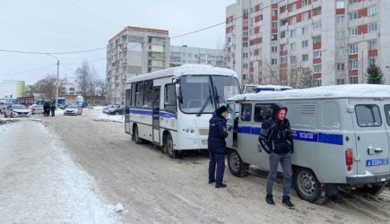 Стрелявшая в брянской школе ученица принесла с собой два вида оружия