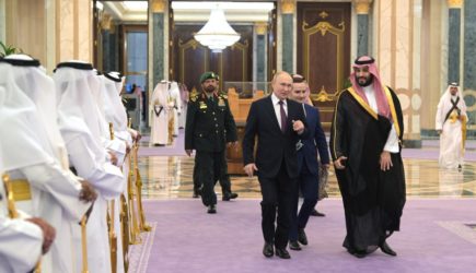 FT: принц Саудовской Аравии отменил поездку в Британию из-за визита Путина