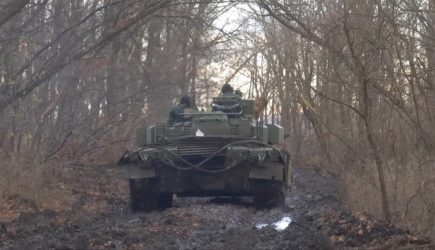 Российские Т-80БВМ получили штатную защиту от высокоточного оружия