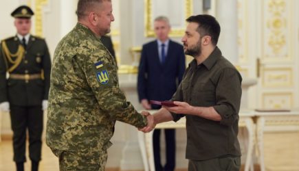 Залужный предложил Зеленскому мобилизовать полмиллиона украинцев