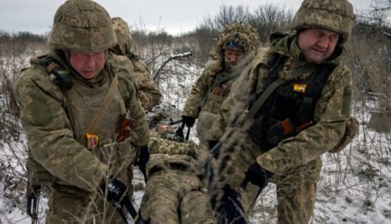 «Вы все равно помрете». ВСУ призвали в один окоп трех стариков и девушку