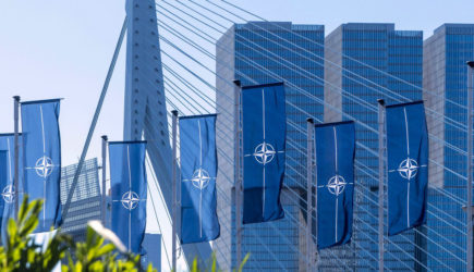 Экс-представитель НАТО в Москве призвал к открытой агрессии против России