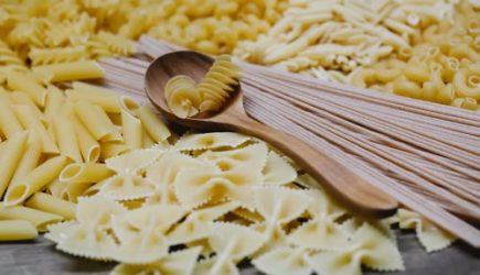 Зачем жарить сырые макароны: гениальный трюк &mdash; вы этого точно не знали