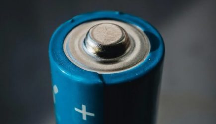 Дед еще 50 лет назад так делал &mdash; работало: как легко продлить срок службы батареек