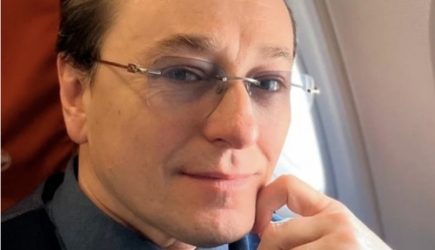 Сергей Безруков чуть не остался без денег: &laquo;Пришло сообщение от Хабенского, просил о помощи&raquo;