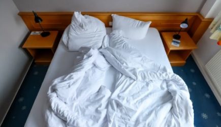 Какой срок годности у постельного белья: названо самое долговечное &mdash; об этом знают не все